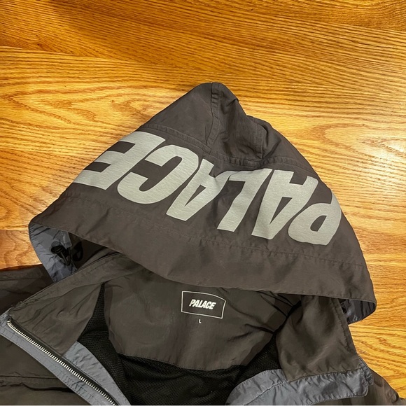 Palace Bello Windbreaker- Men’s Large- gray - very good condition. - Picture 5 of 11